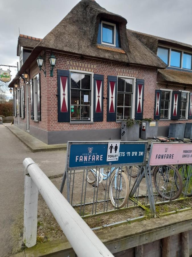 Wuivend Riet Gelegen Op Resort Venetie Giethoorn Eksteriør billede