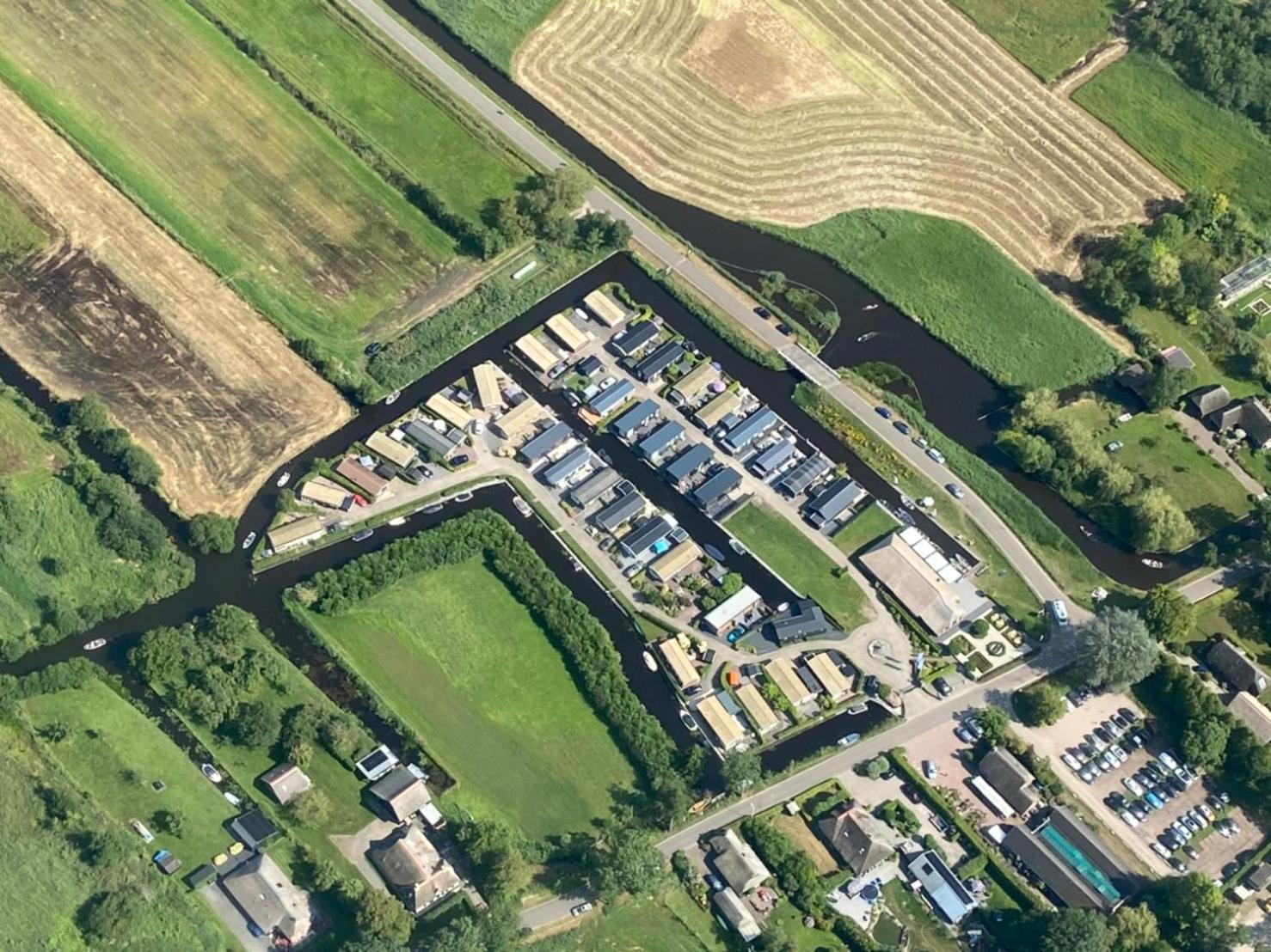 Wuivend Riet Gelegen Op Resort Venetie Giethoorn Eksteriør billede